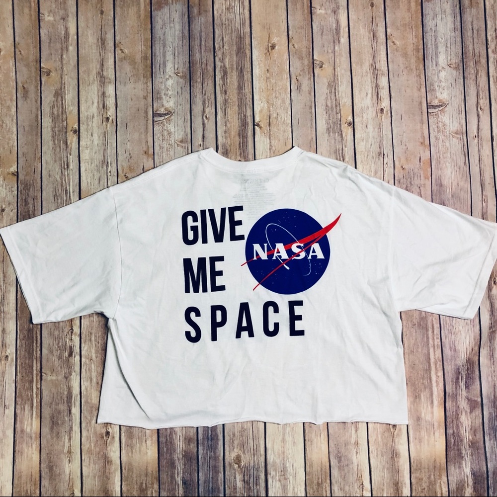 Cropped NASA T-shirt Size XL NWOT